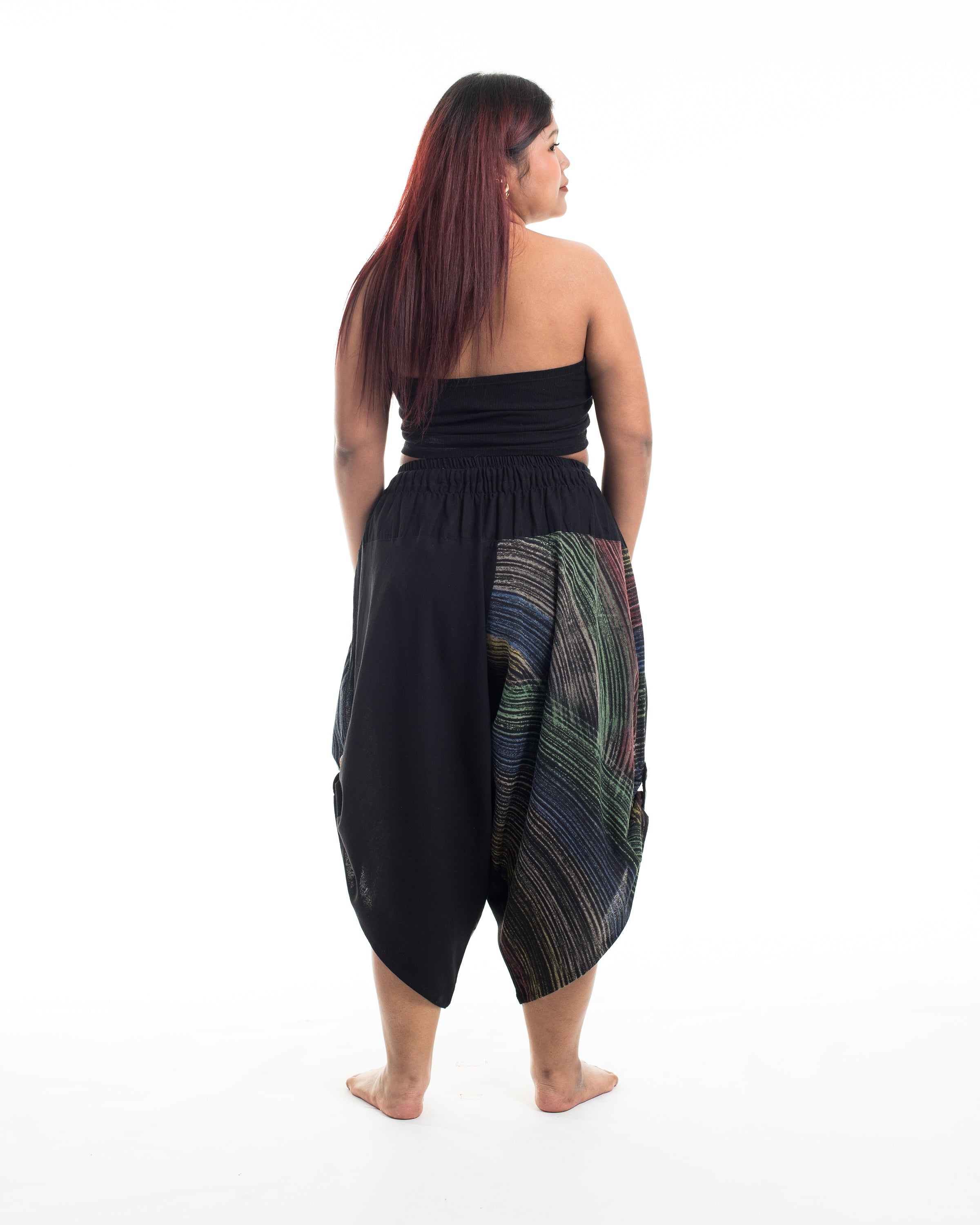 Plus Size Two Tone Rainbow Prints Women's Three Quarter Pants in Black