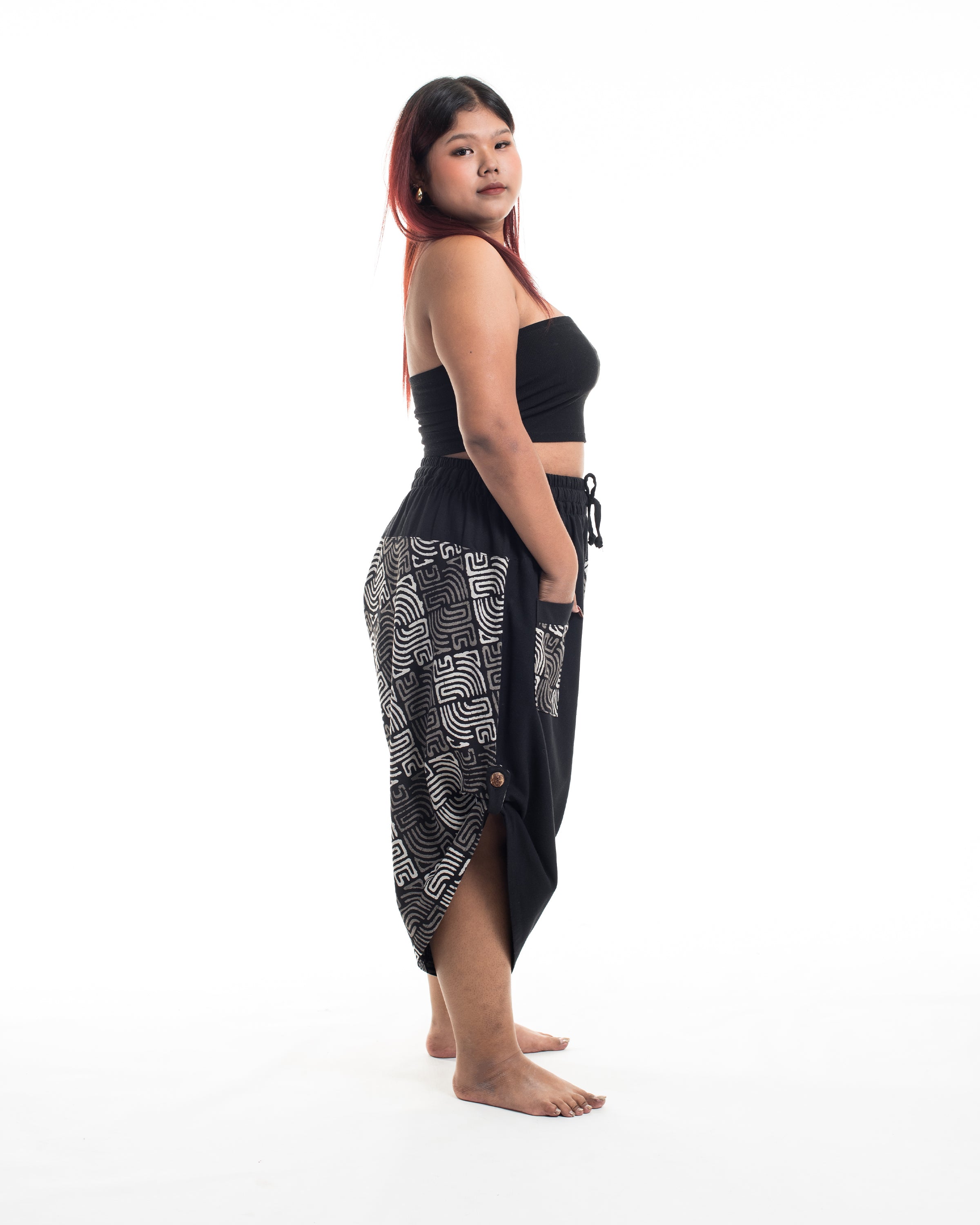Plus Size Two Tone Maze Prints Women's Three Quarter Pants in Black