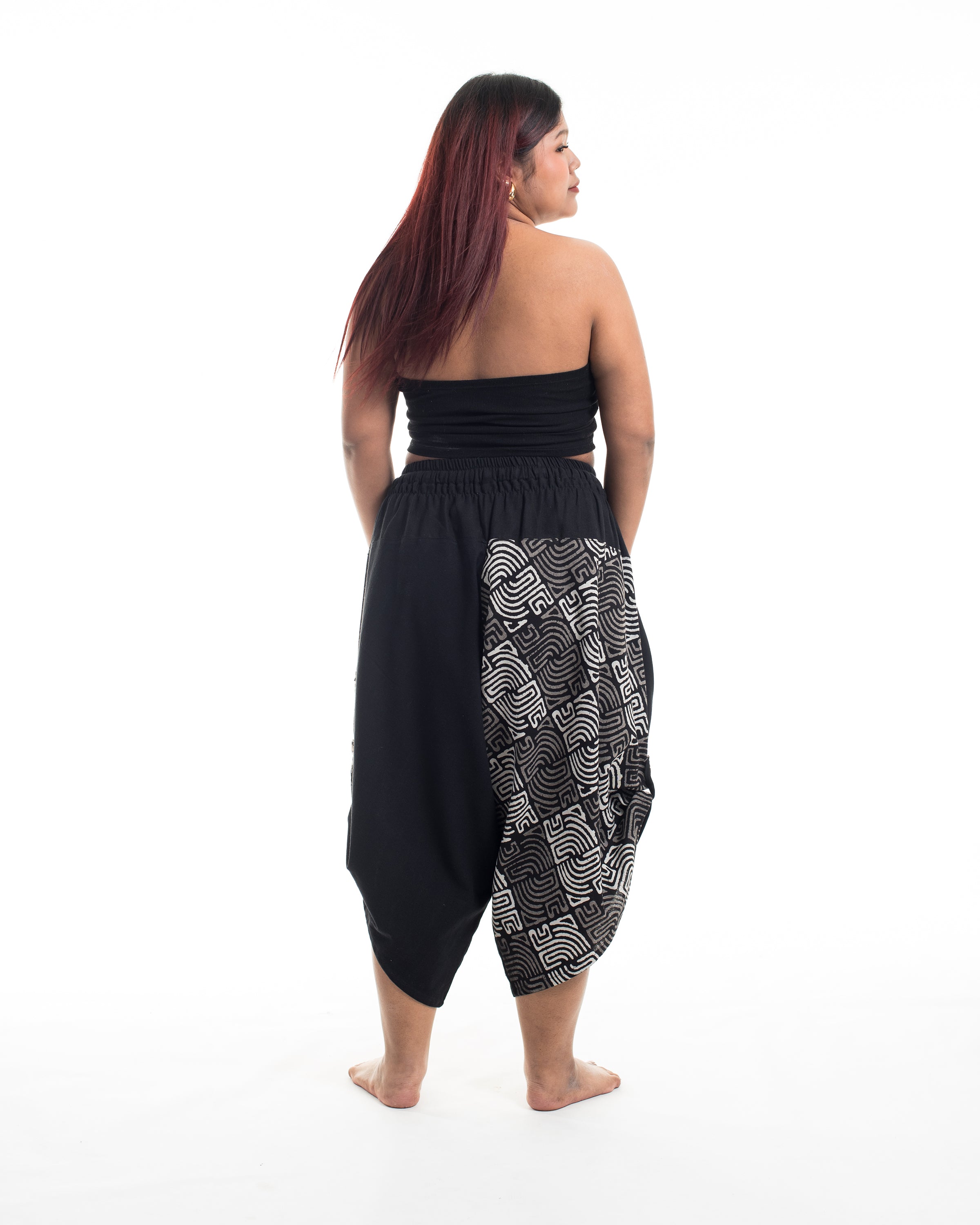 Plus Size Two Tone Maze Prints Women's Three Quarter Pants in Black