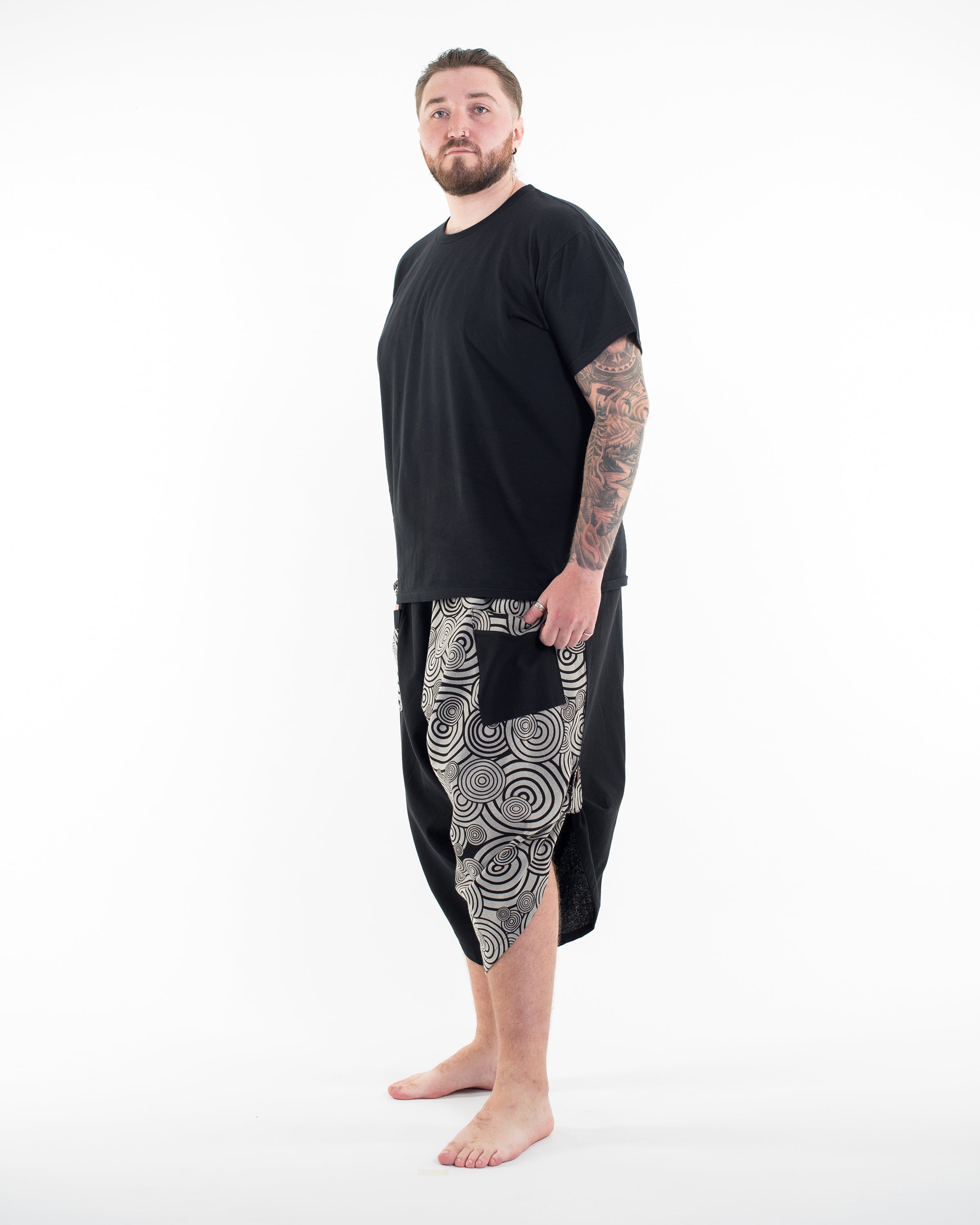 Plus Size Two Tone Swirls Prints Men's Three Quarter Pants in Black