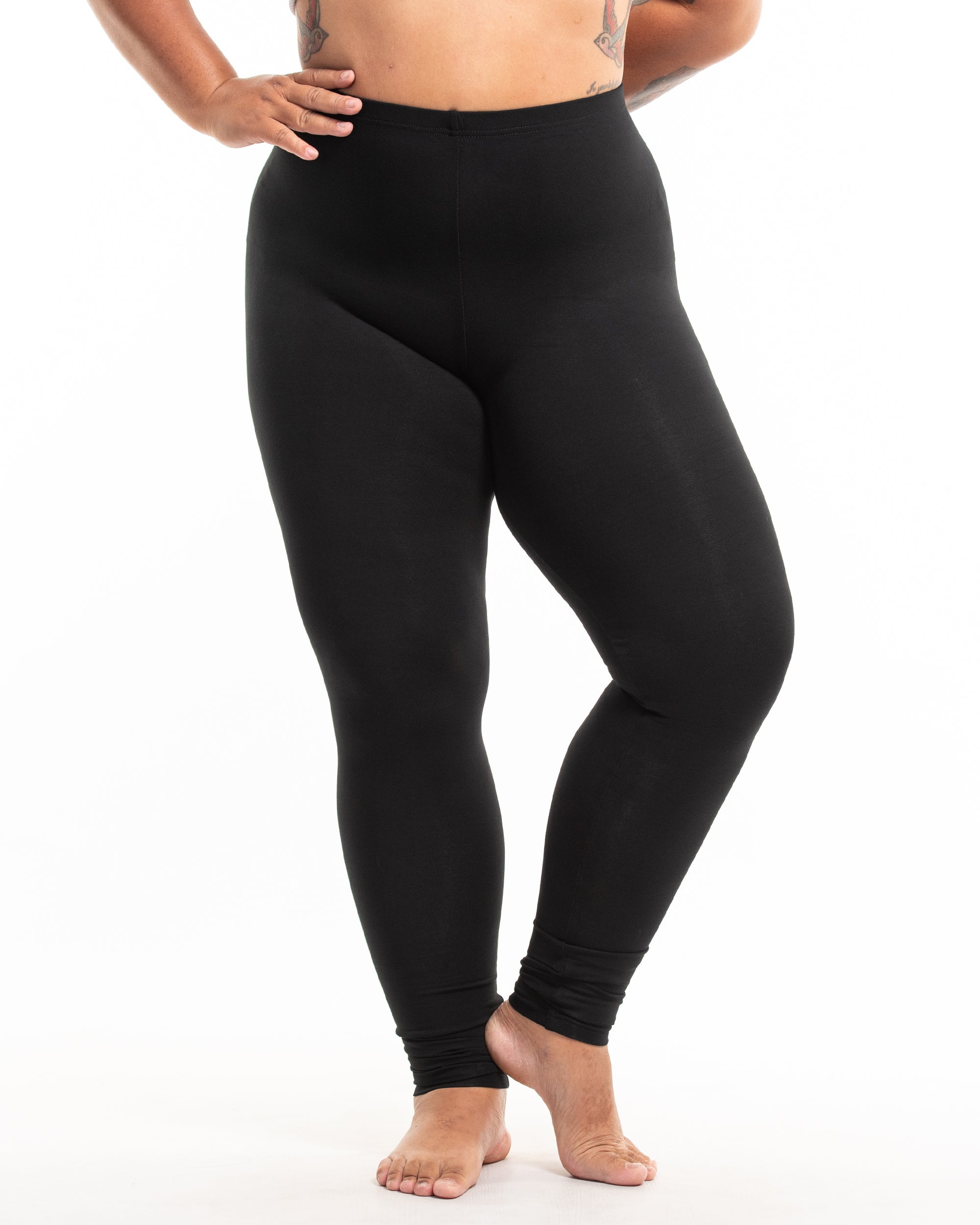 Plus Size Solid Color Leggings in Black