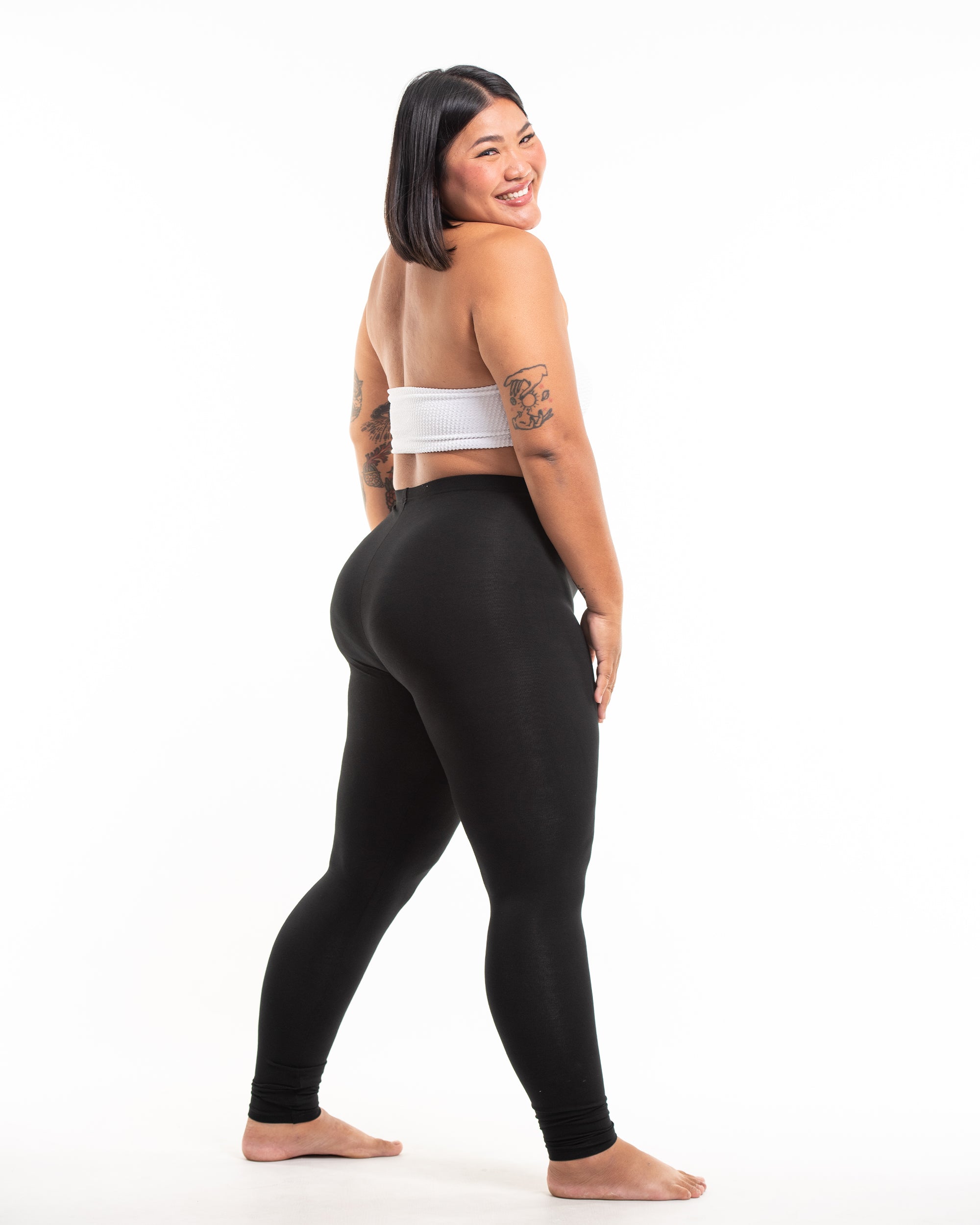 Plus Size Solid Color Leggings in Black
