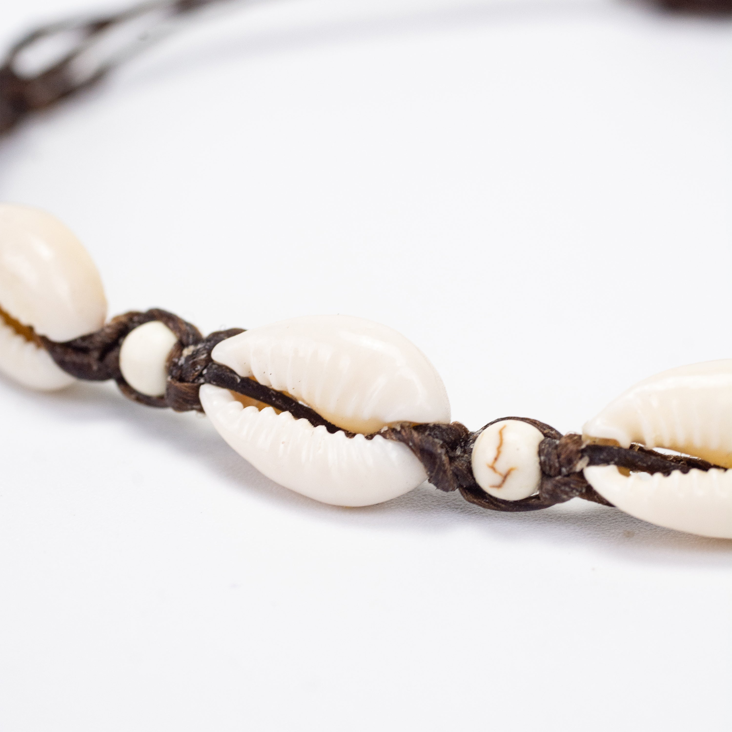 Sea Shells and White Beads Bracelet in Brown