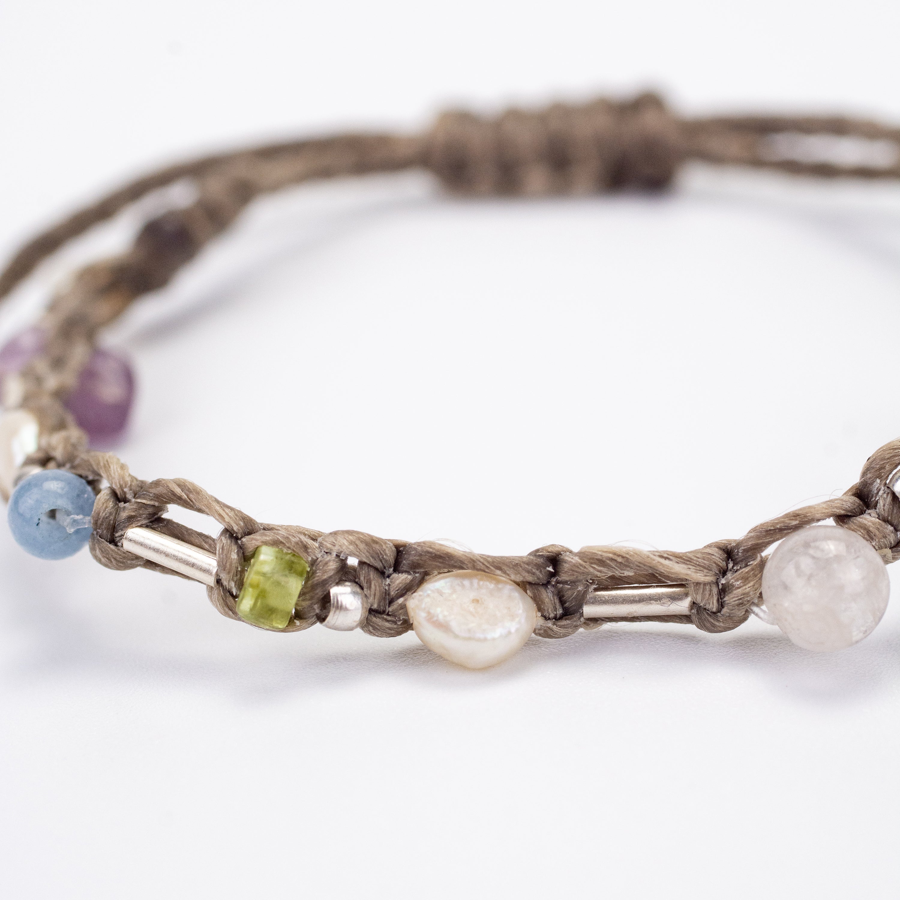 Pearls Stones and Silver Beads Bracelet in Gray