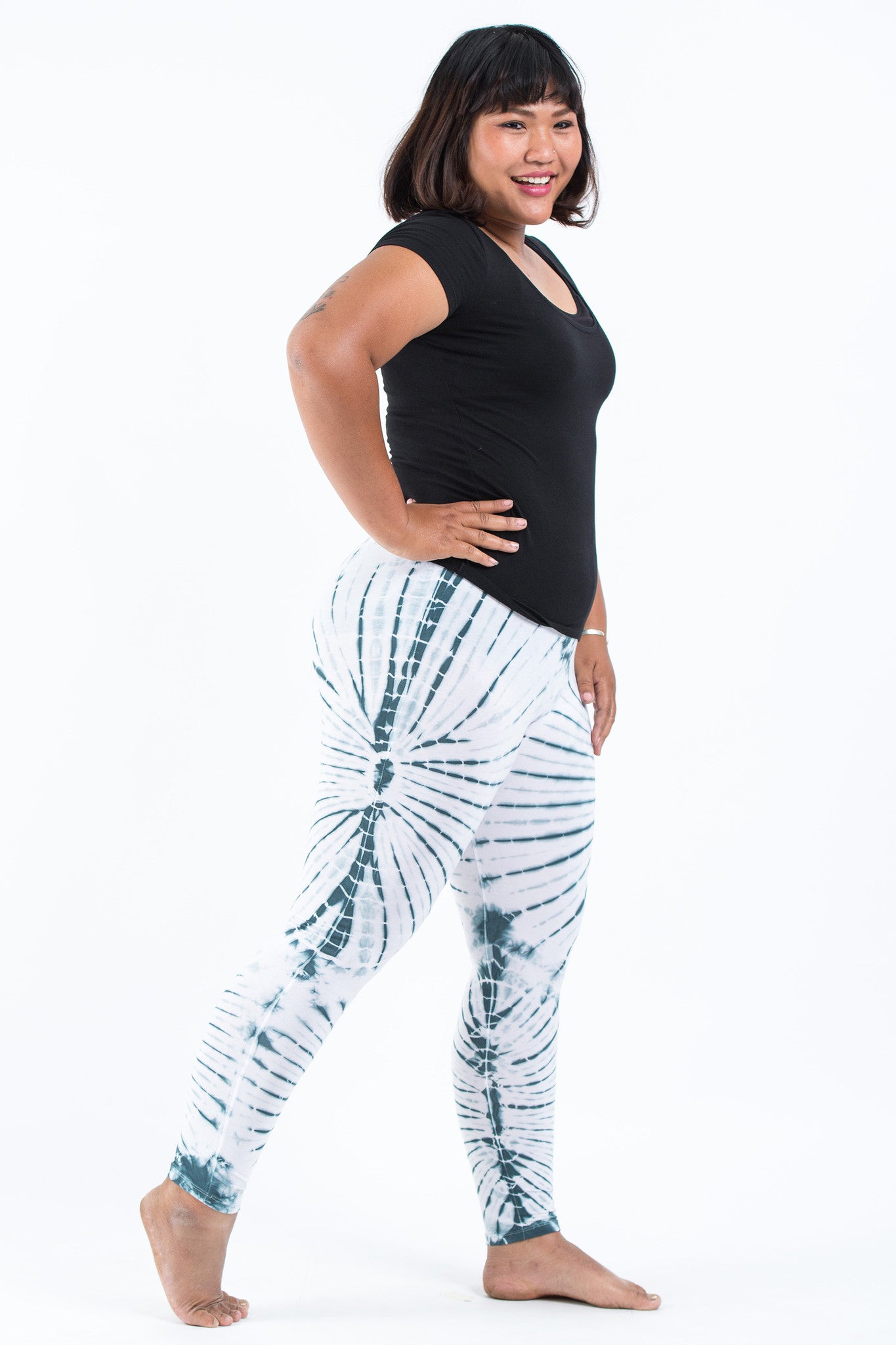 PLUS SIZE Tie Dye Leggings in White Black