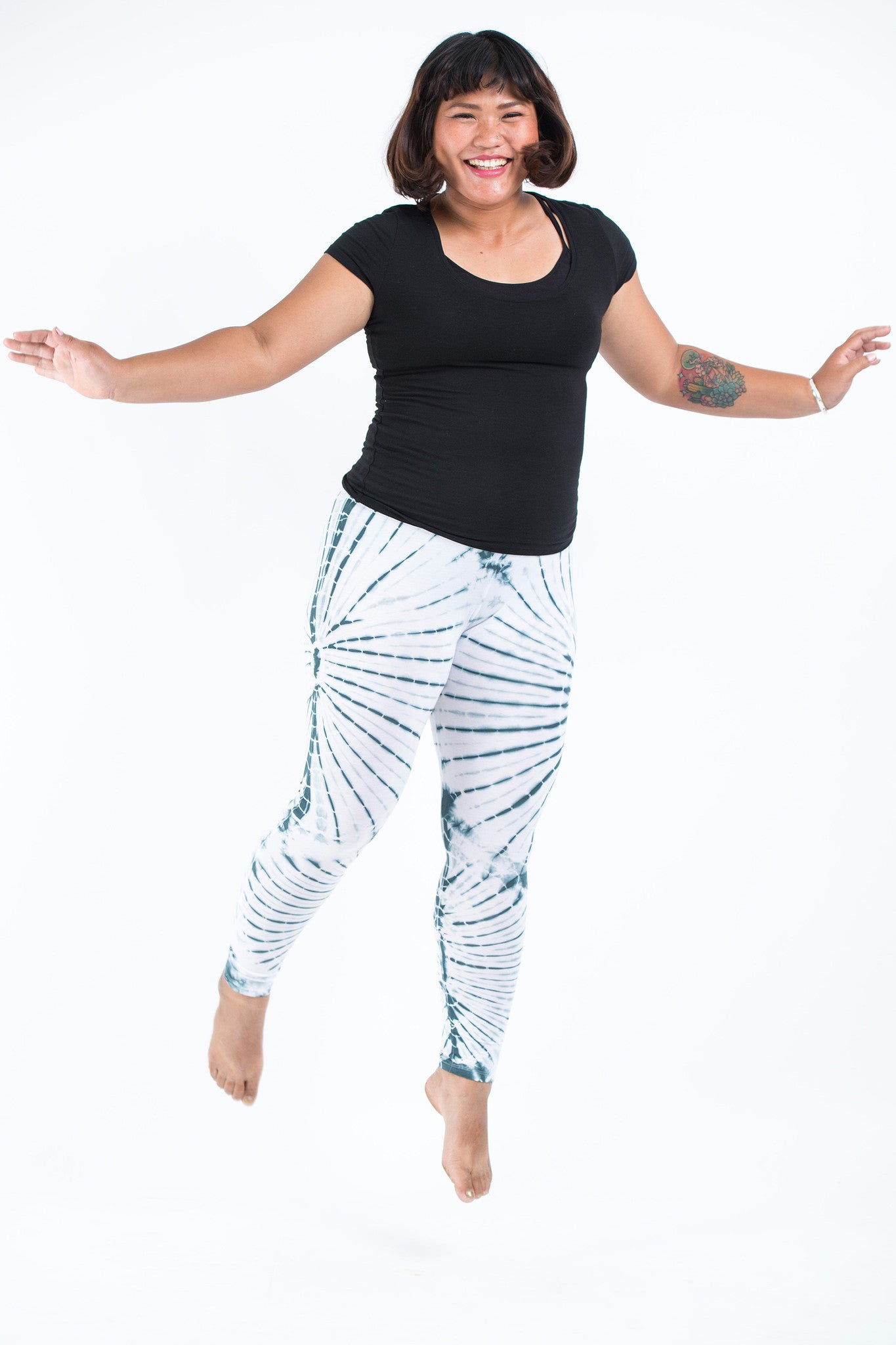 PLUS SIZE Tie Dye Leggings in White Black