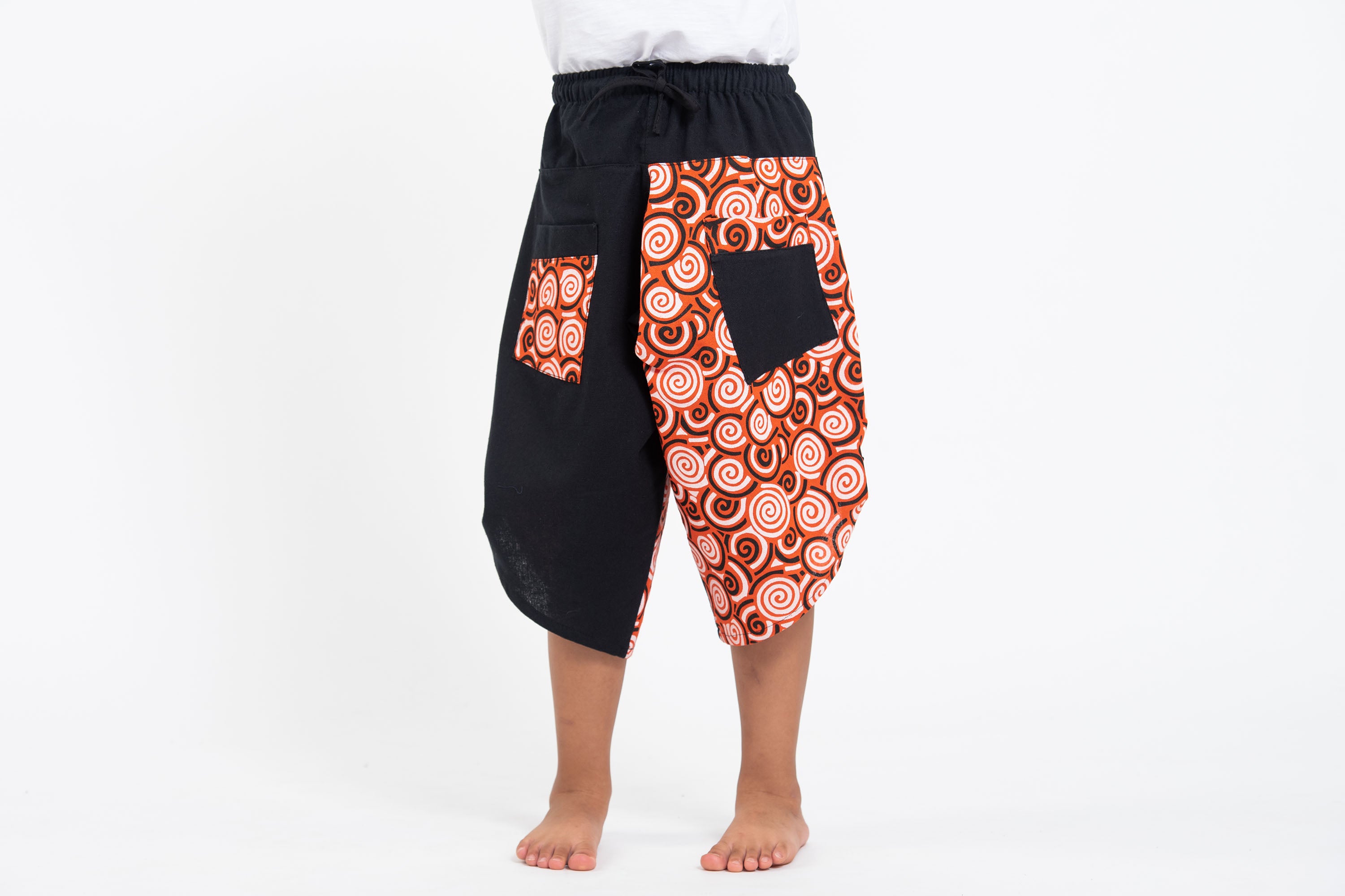 Two Tone Spirals Prints Kids Three Quarter Pants in Black