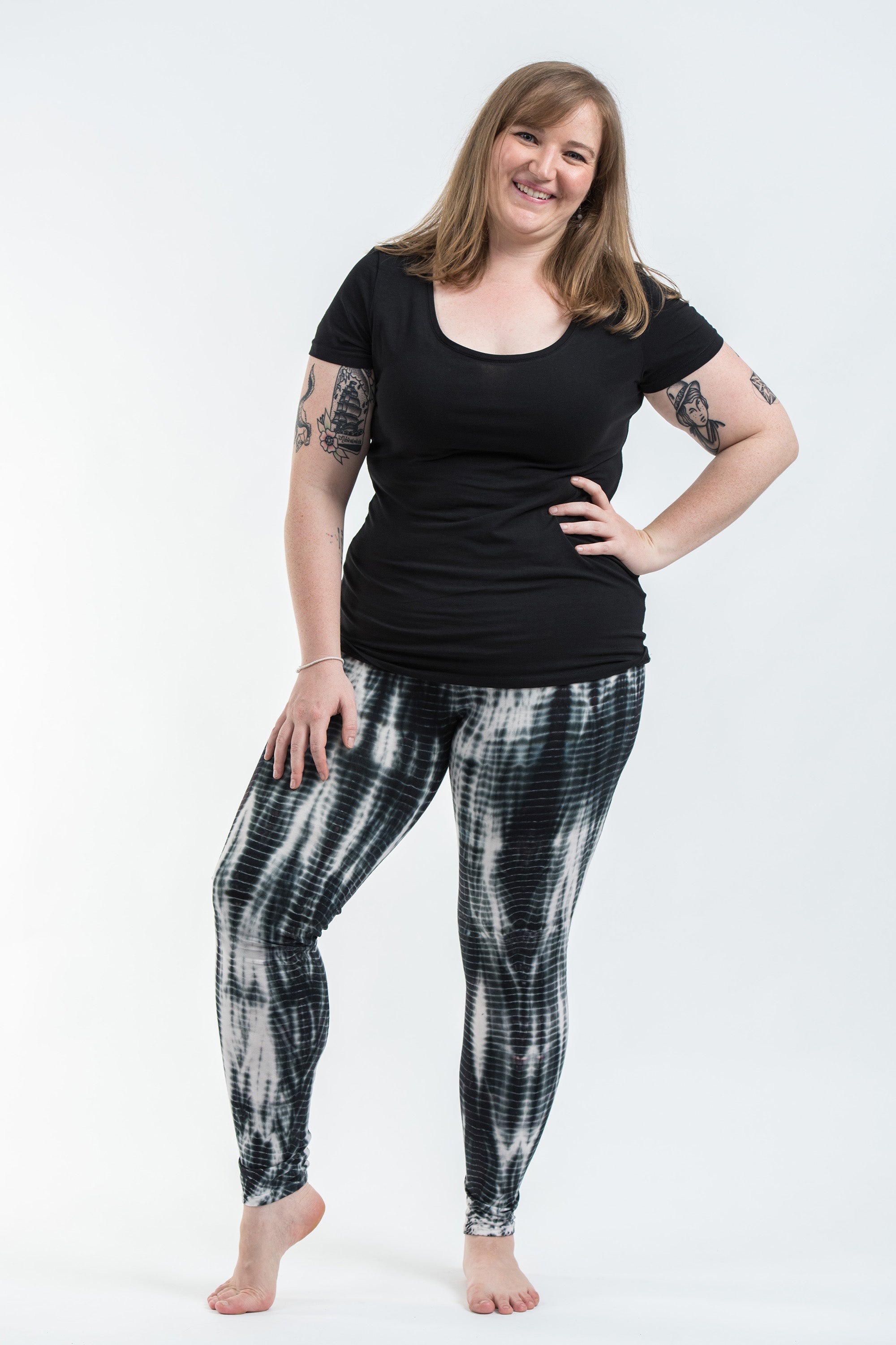 Plus Size Lightning Stripes Tie Dye Cotton Leggings in Black and