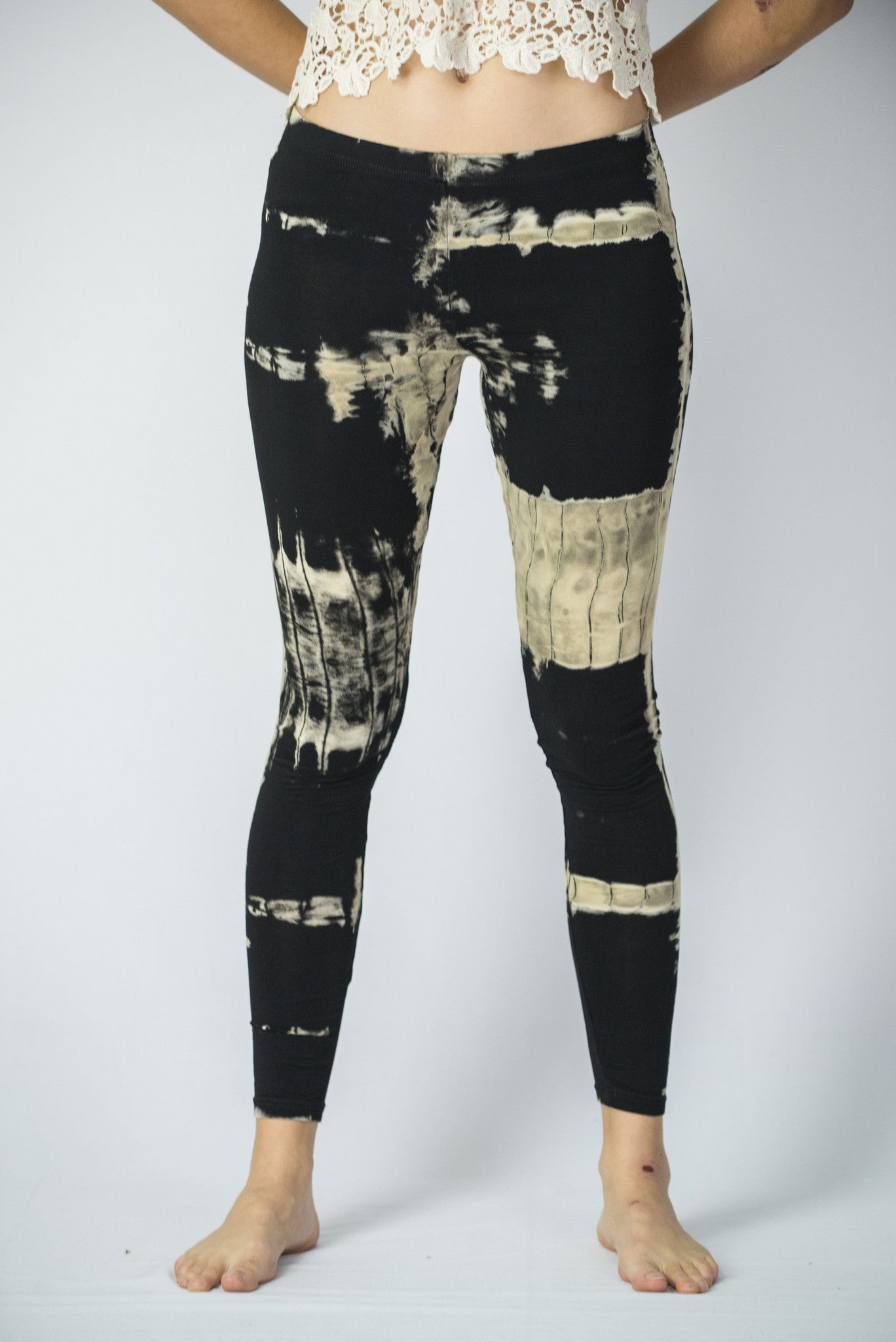 Patch Dye Tie Dye Cotton Leggings in Black/White