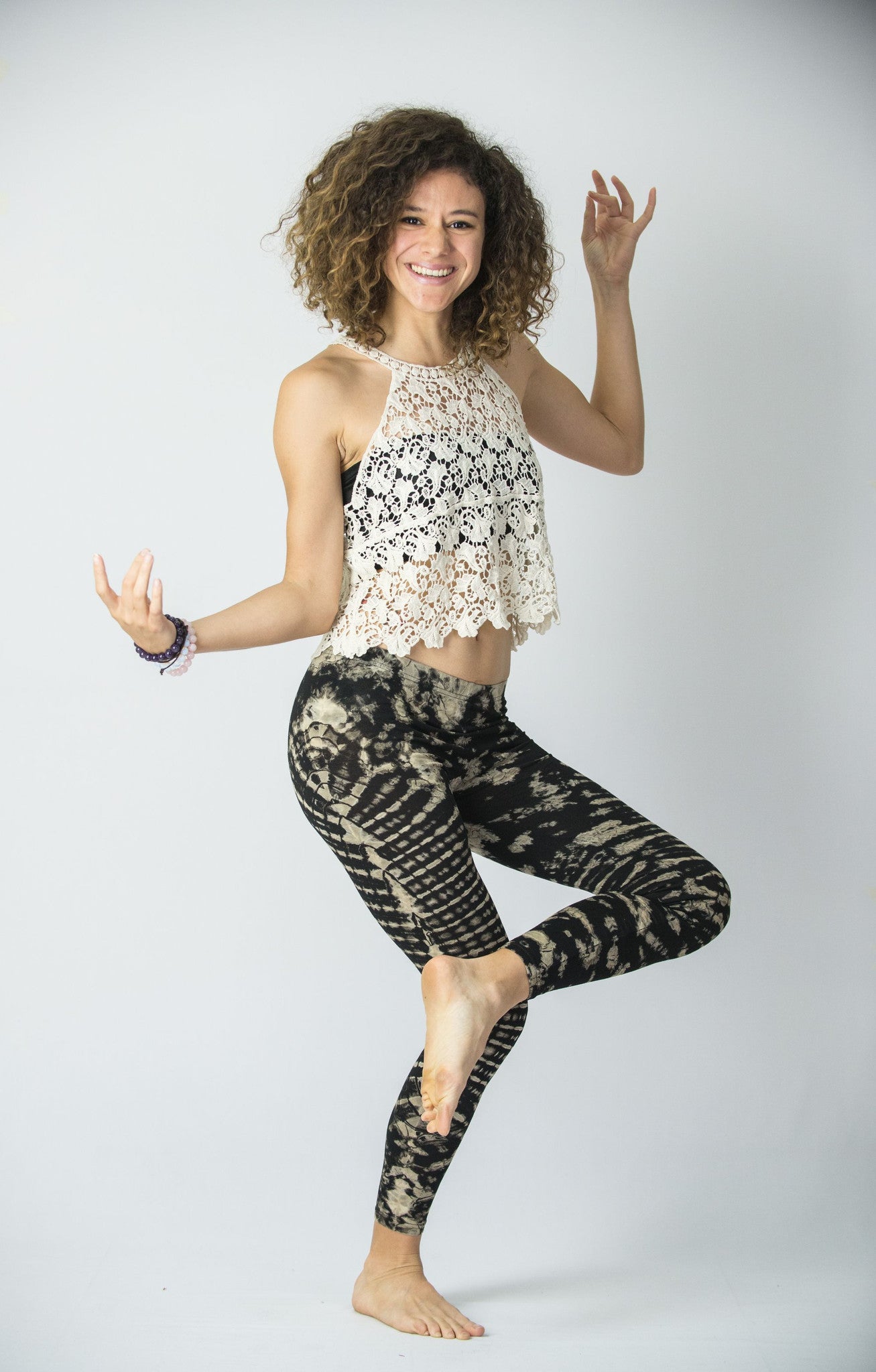 Oval Swirls Tie Dye Cotton Leggings in Black