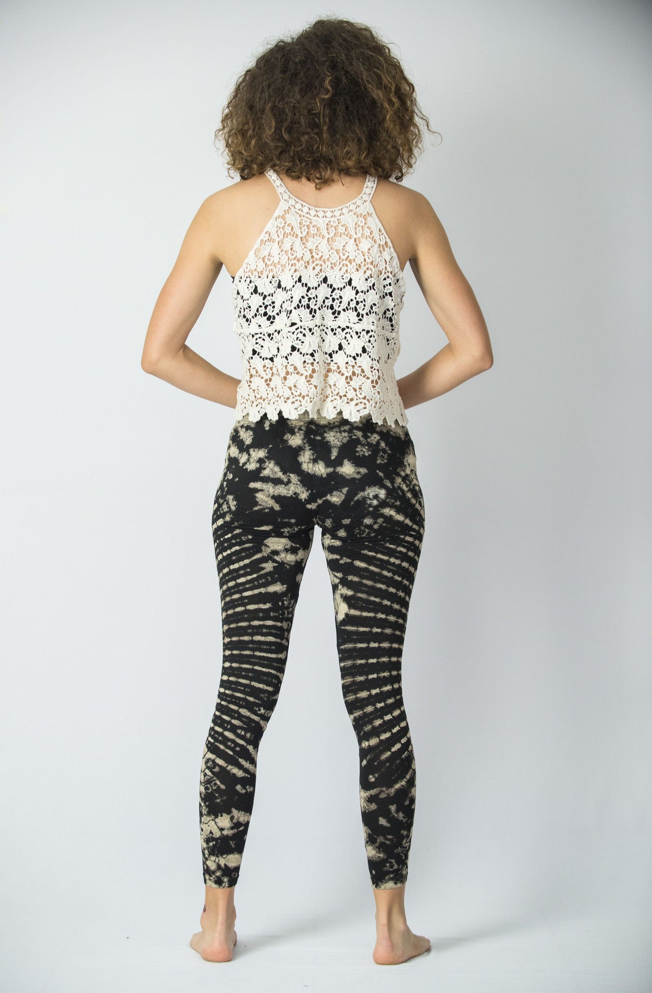 Oval Swirls Tie Dye Cotton Leggings in Black