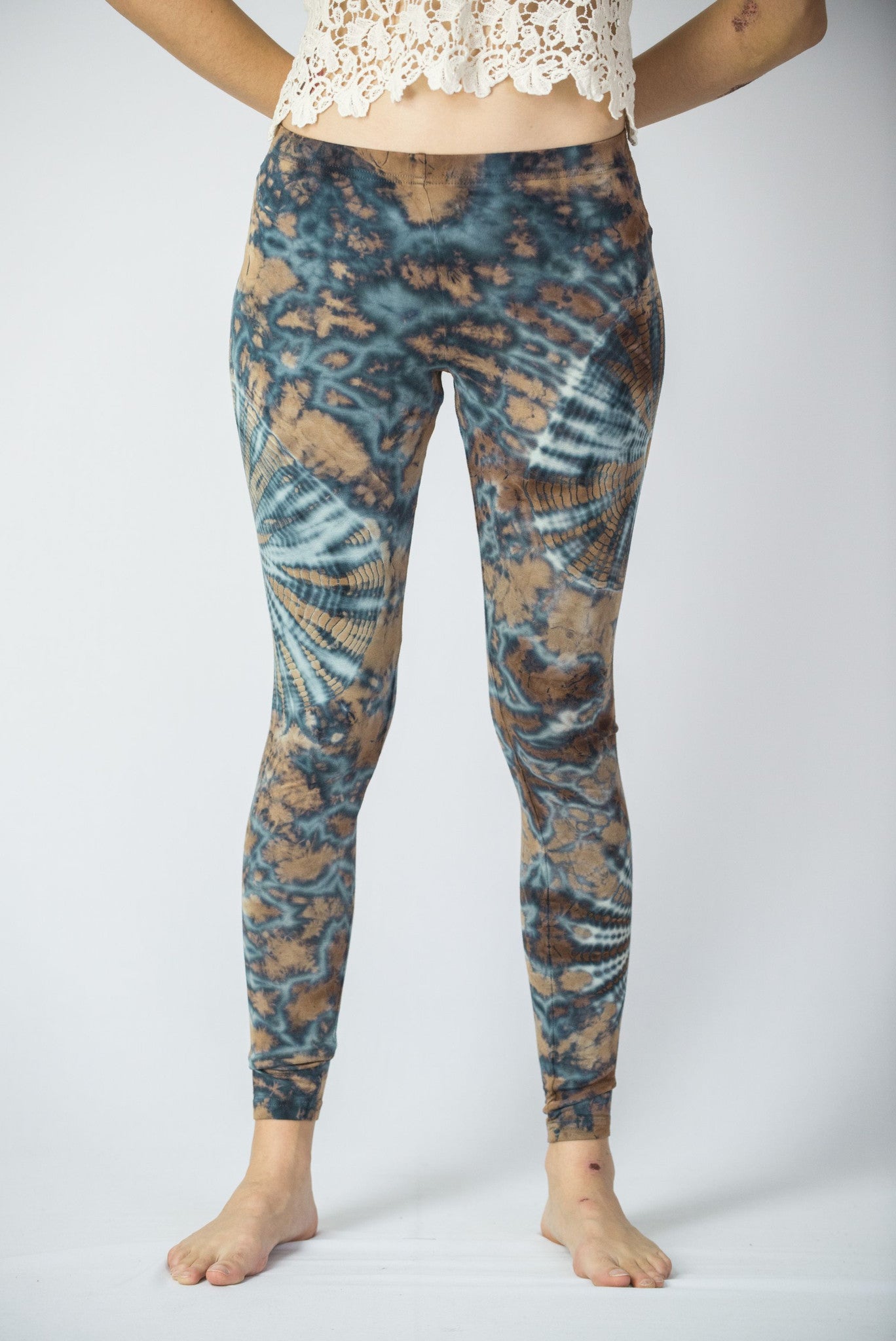 Swirls Tie Dye Cotton Leggings in Tan