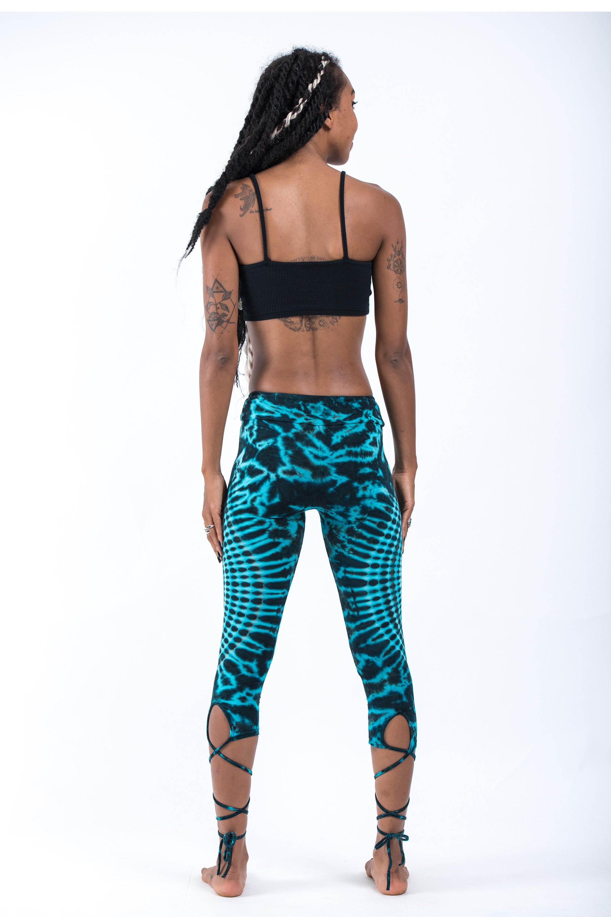 Oval Swirls Tie Dye Cotton Capri Leggings in Blue