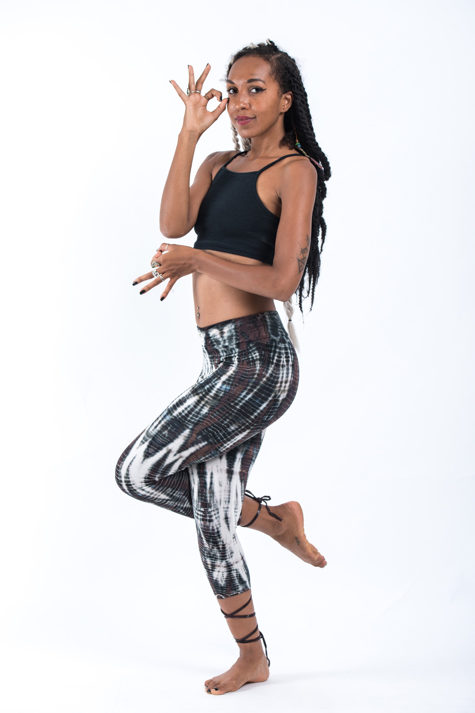 Lightning Stripes Tie Dye Cotton Capri Leggings in Black White