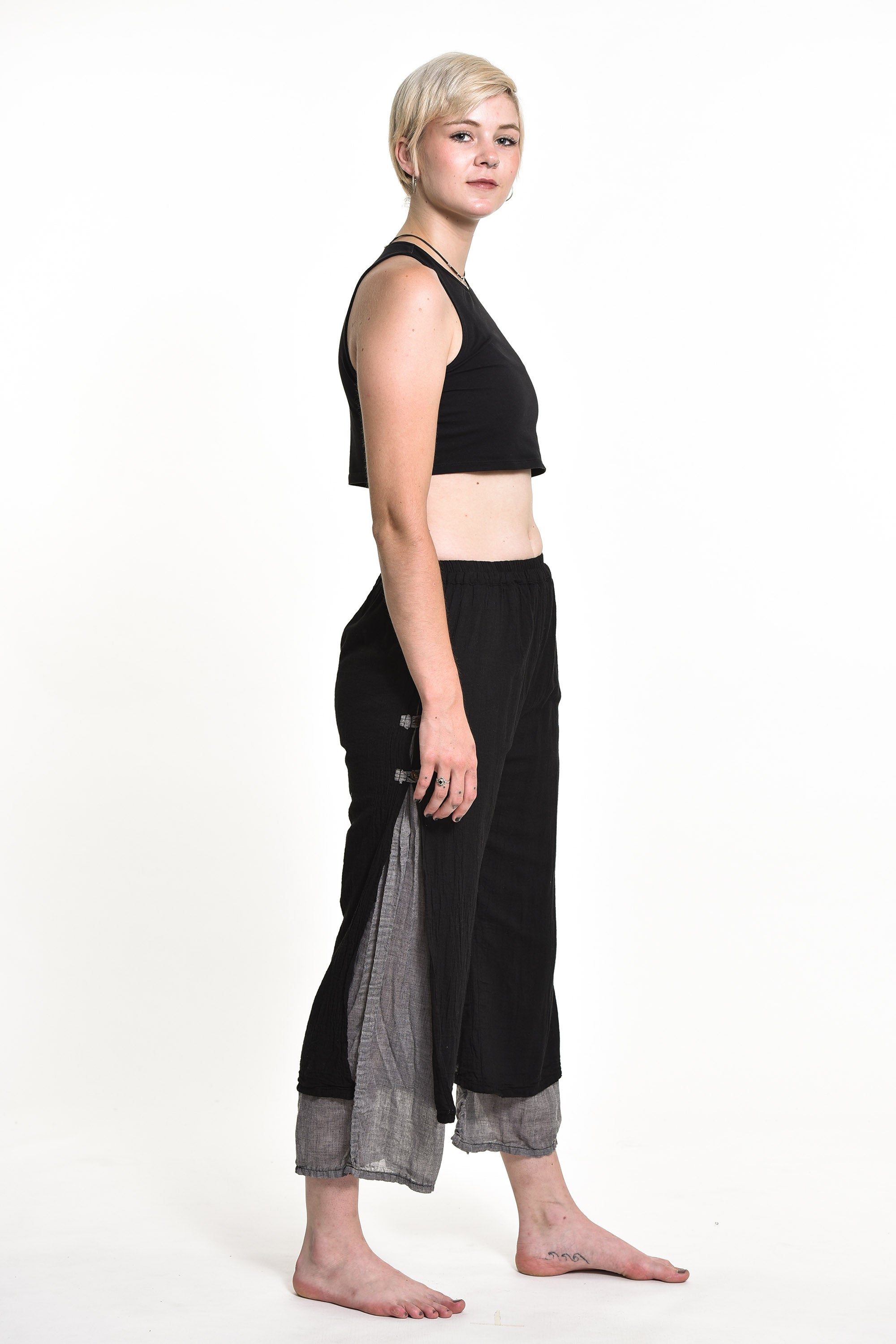 Women's Cotton Double Layers Cropped Pants in Solid Black