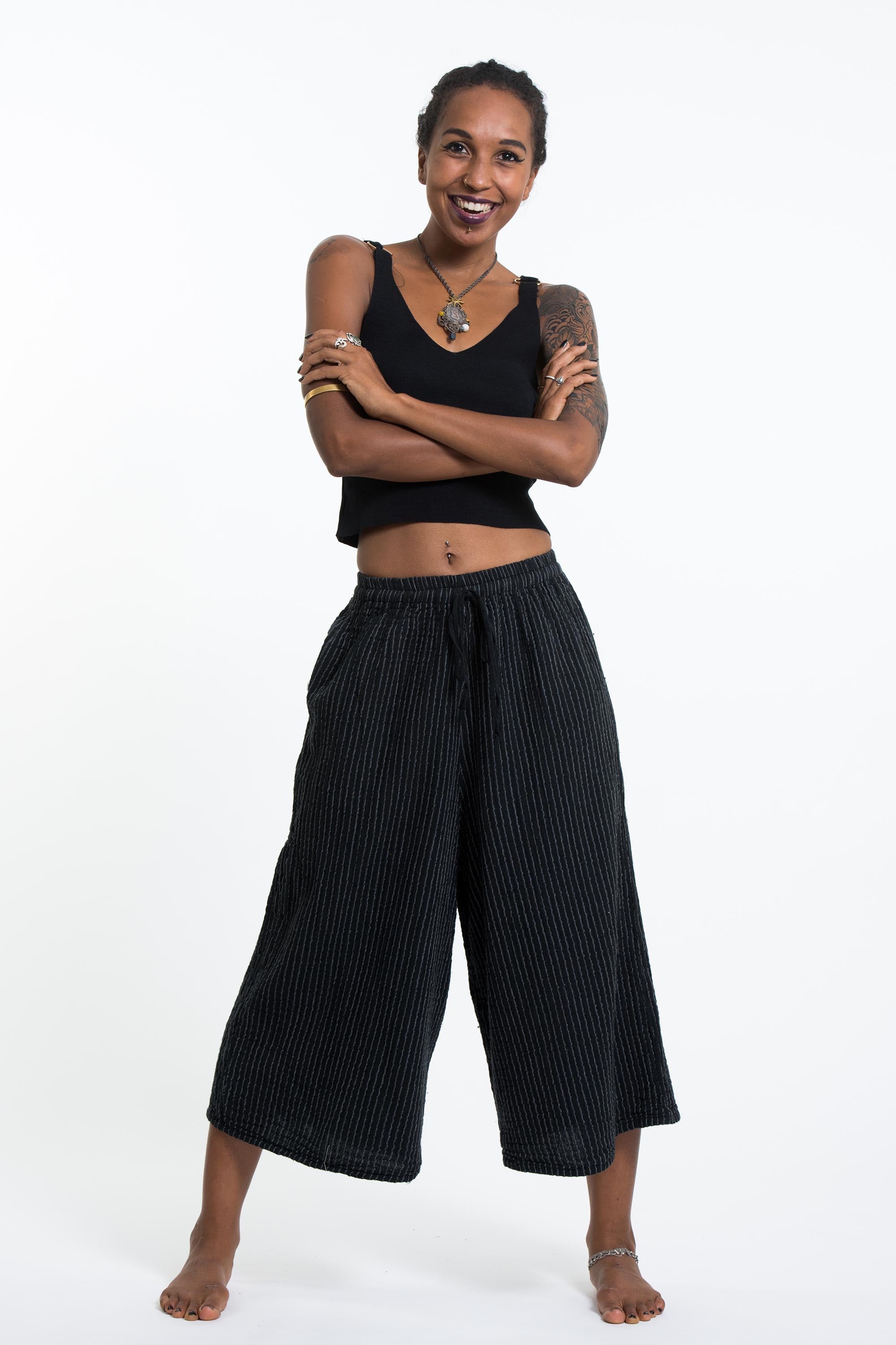 Women's Crinkled Cotton Cropped Pants in Black