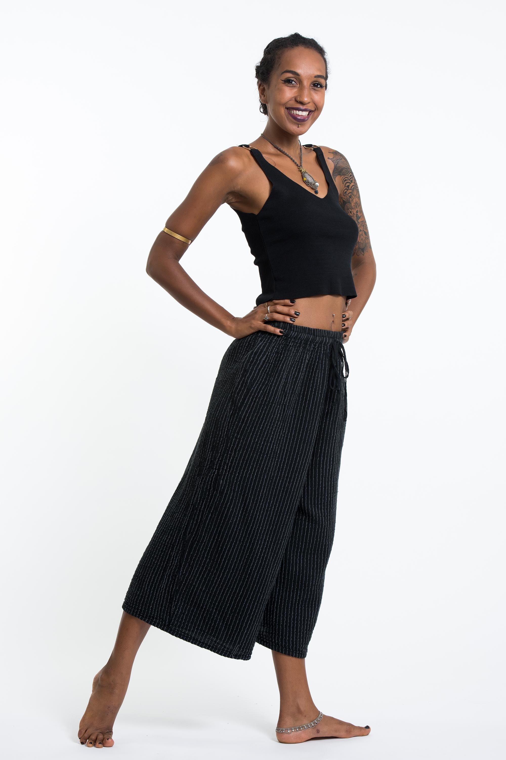 Women's Crinkled Cotton Cropped Pants in Black