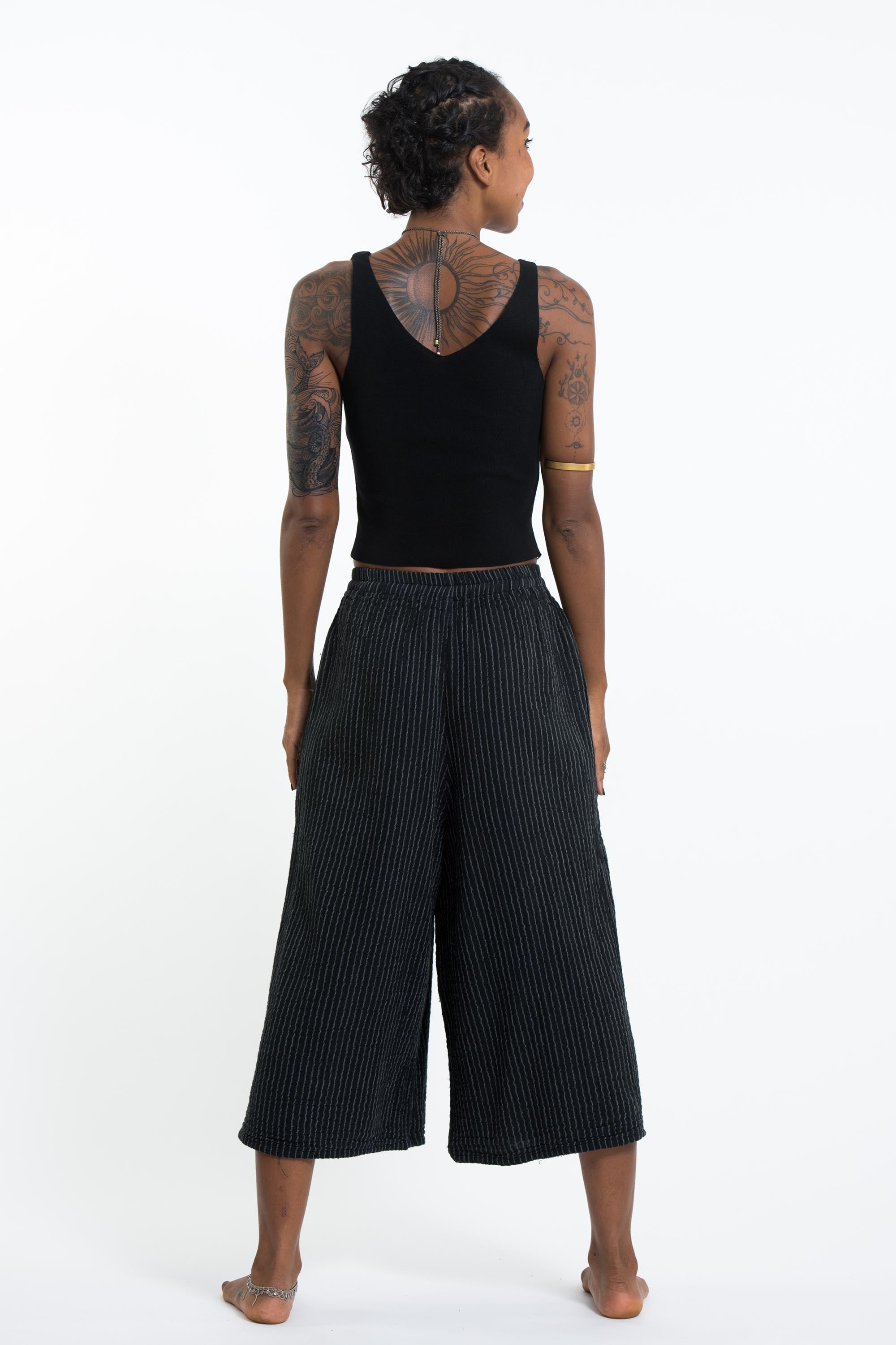 Women's Crinkled Cotton Cropped Pants in Black
