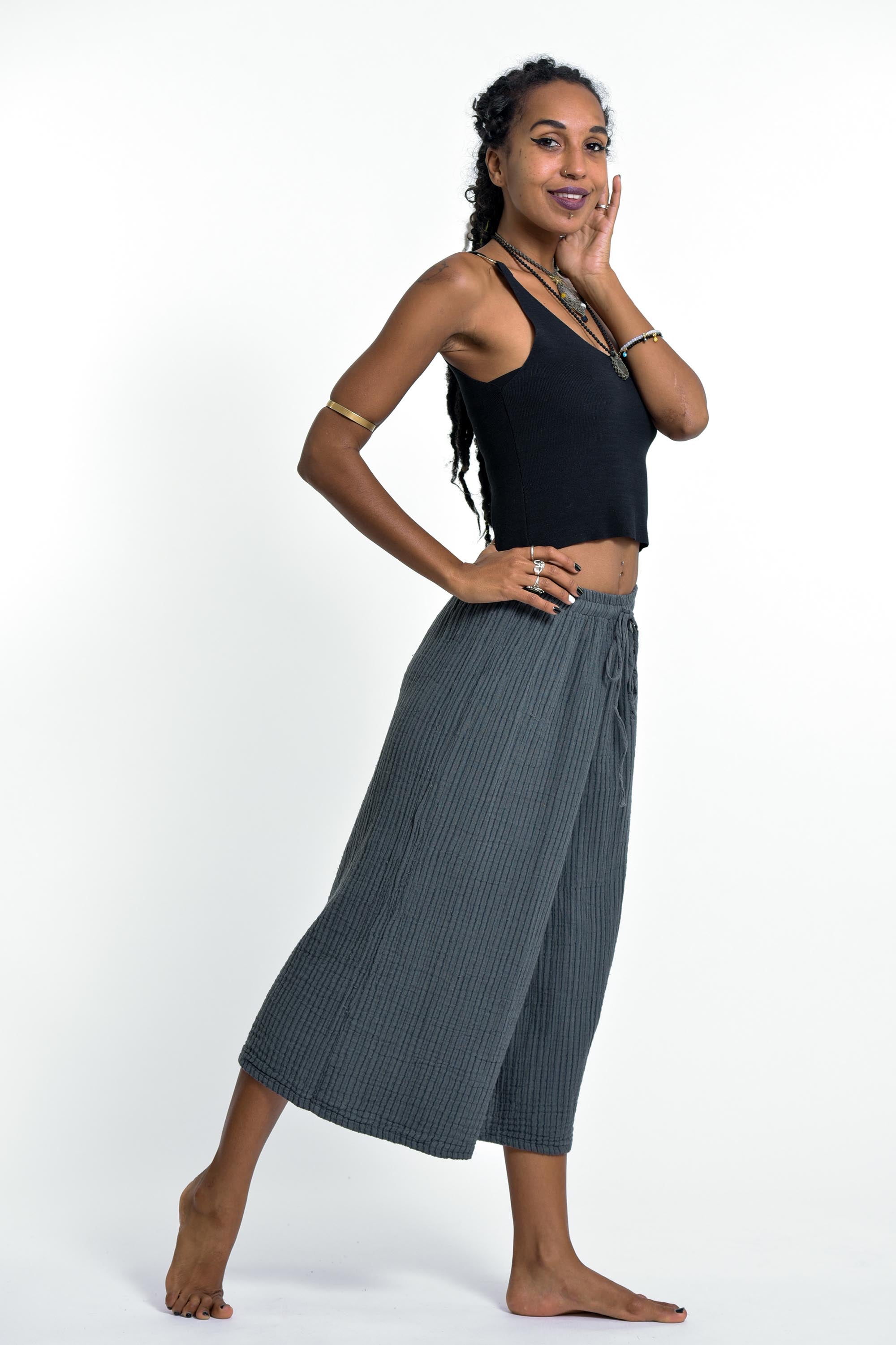 Women's Crinkled Cotton Cropped Pants in Gray