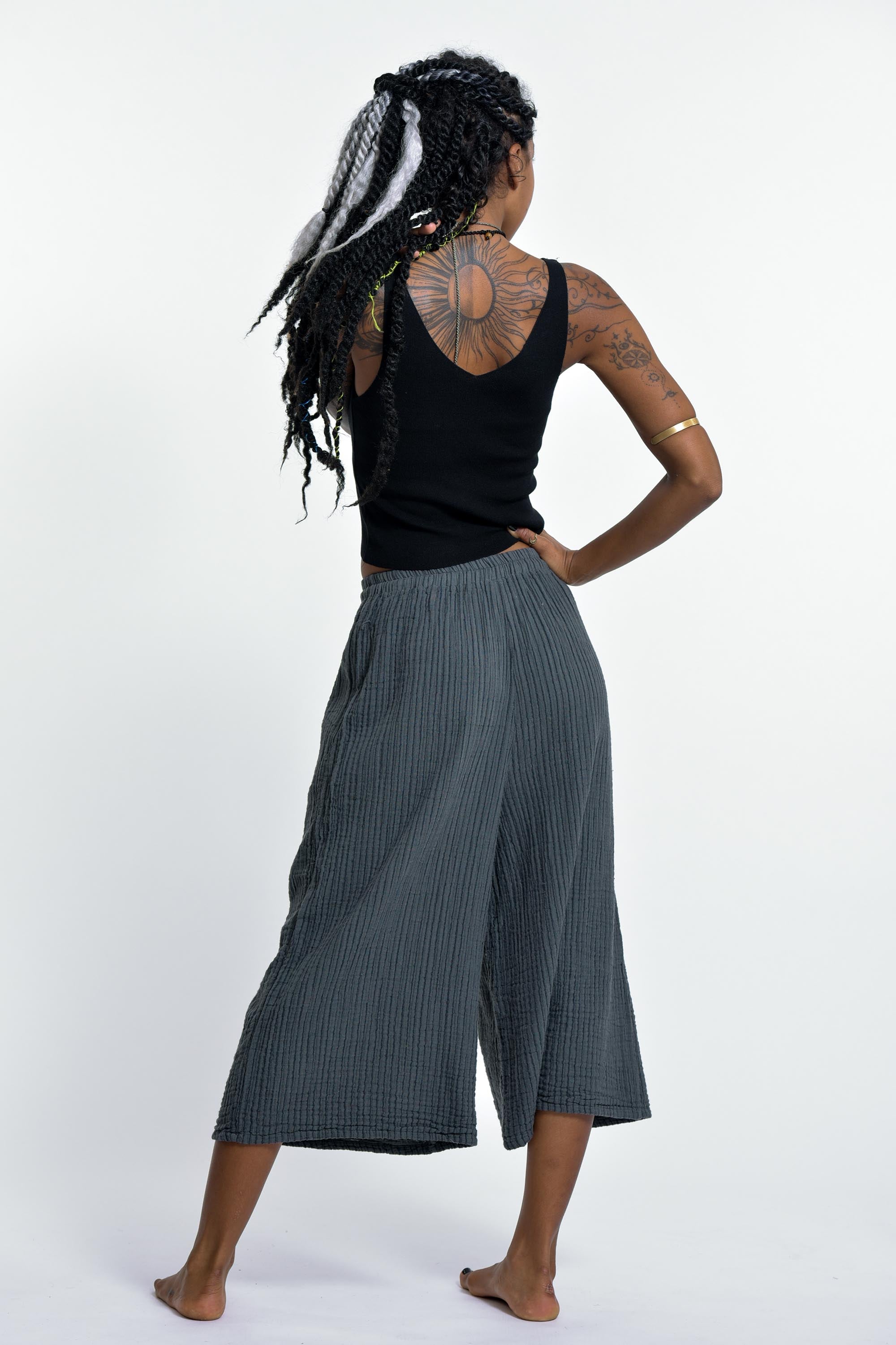 Women's Crinkled Cotton Cropped Pants in Gray